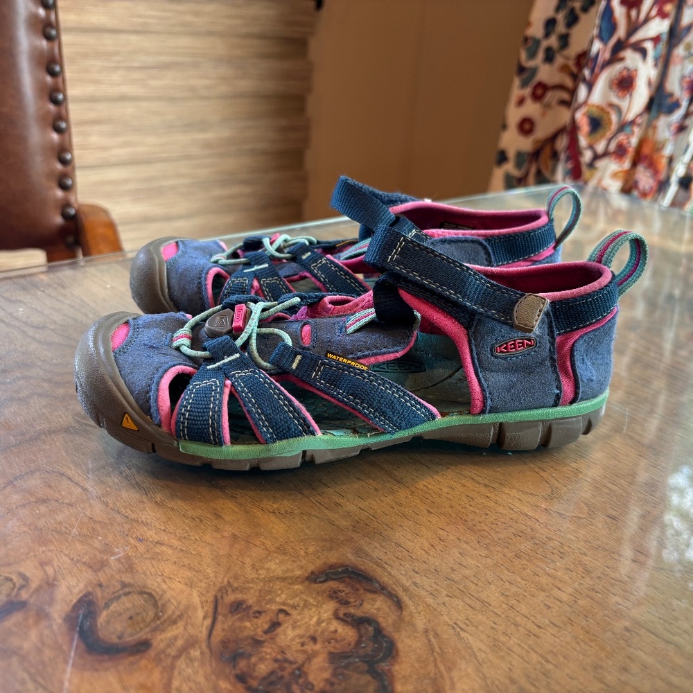 Kids Keen sandals size 3